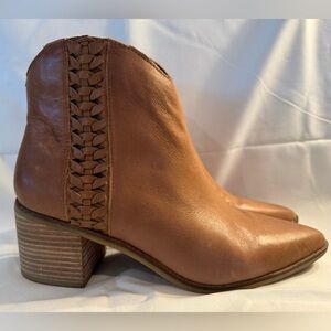 Lucky Brand Cosmio Western size 9.5 Bootie